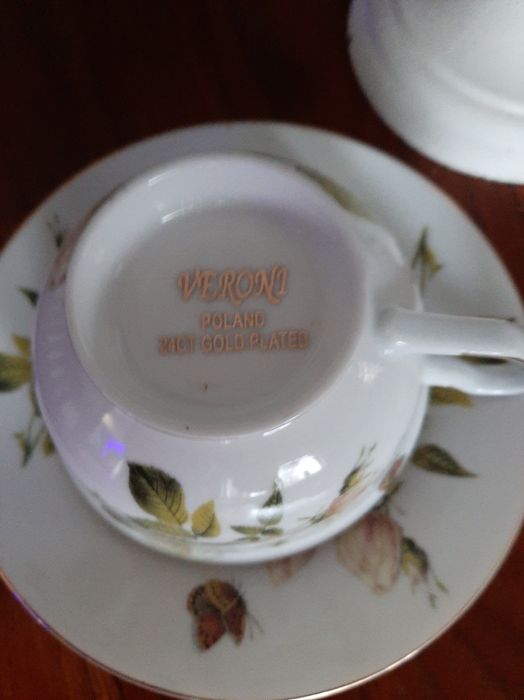 Zestaw 6 filiżanek Veroni pozłacane wzór kwiaty róże