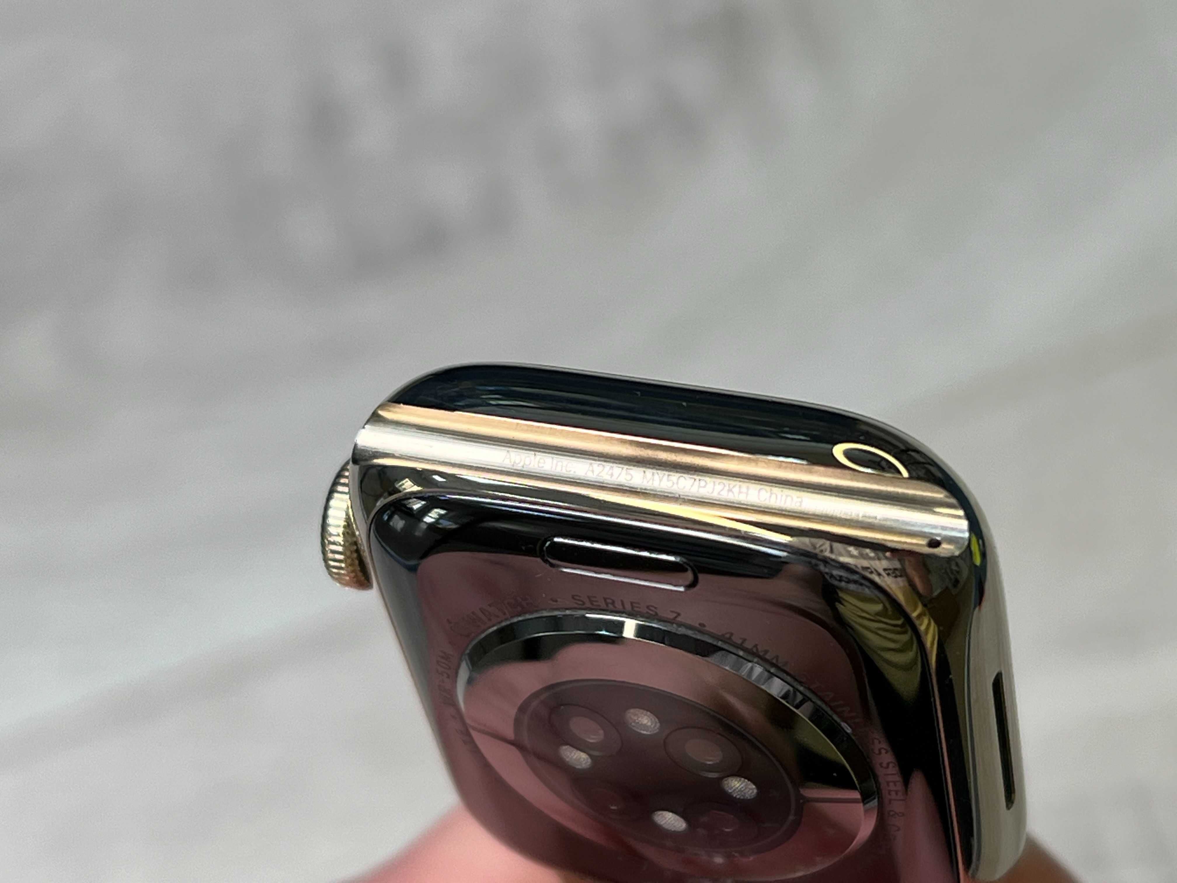 Apple Watch Edition Series 7 41mm Gold Stainless Steel Milanese Loop