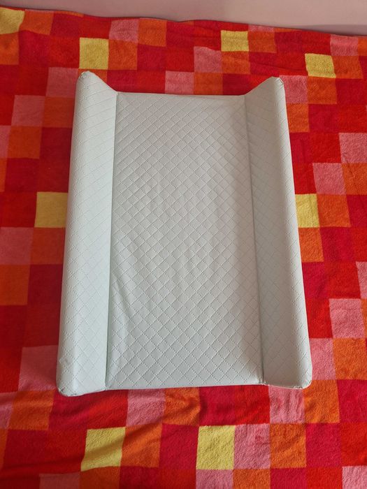 Przewijak twardy do łóżeczka, przenośny
