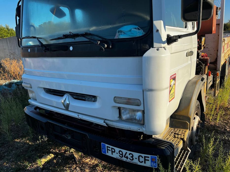 Vende-se Camião Renault com Grua Fassi F110 – Para Peças
