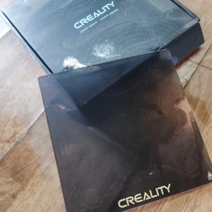 Base de vidro temperado marca Creality para impressora 3d em caixa