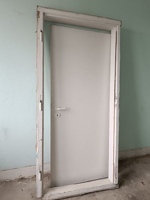 Drzwi z ośnieżnicami - idealne na budowę