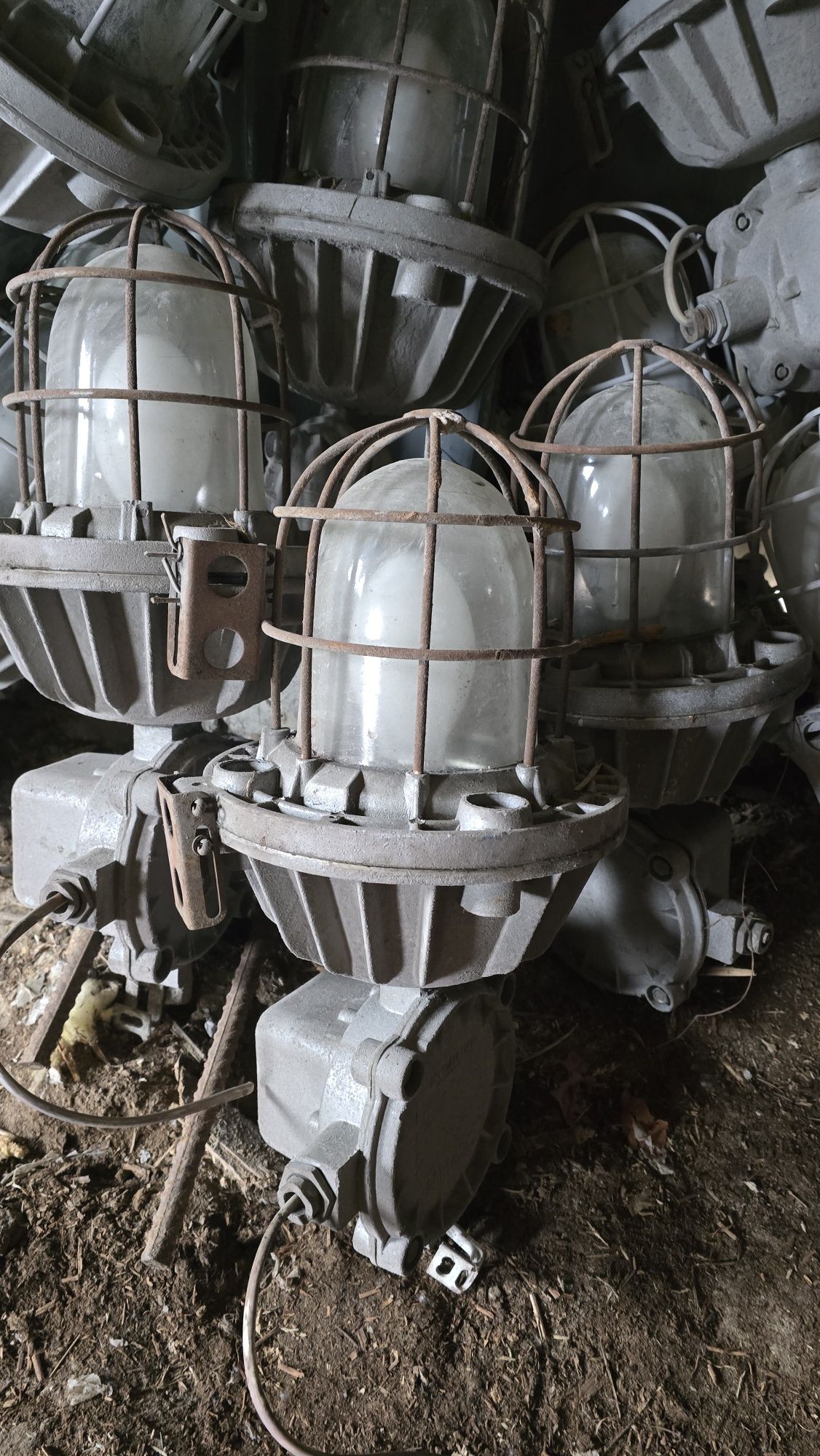 Lampy przemysłowe kolejowe hermetyczne gwint E27