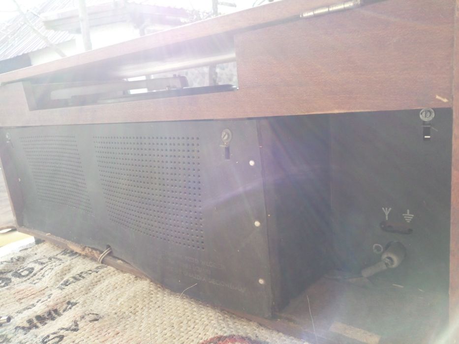 Gramofon z radiem Ballada 2267A – vintage PRL – stan nieznany

Sprzeda