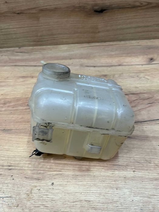 Zbiorniczek wyrównawczy Opel Insignia