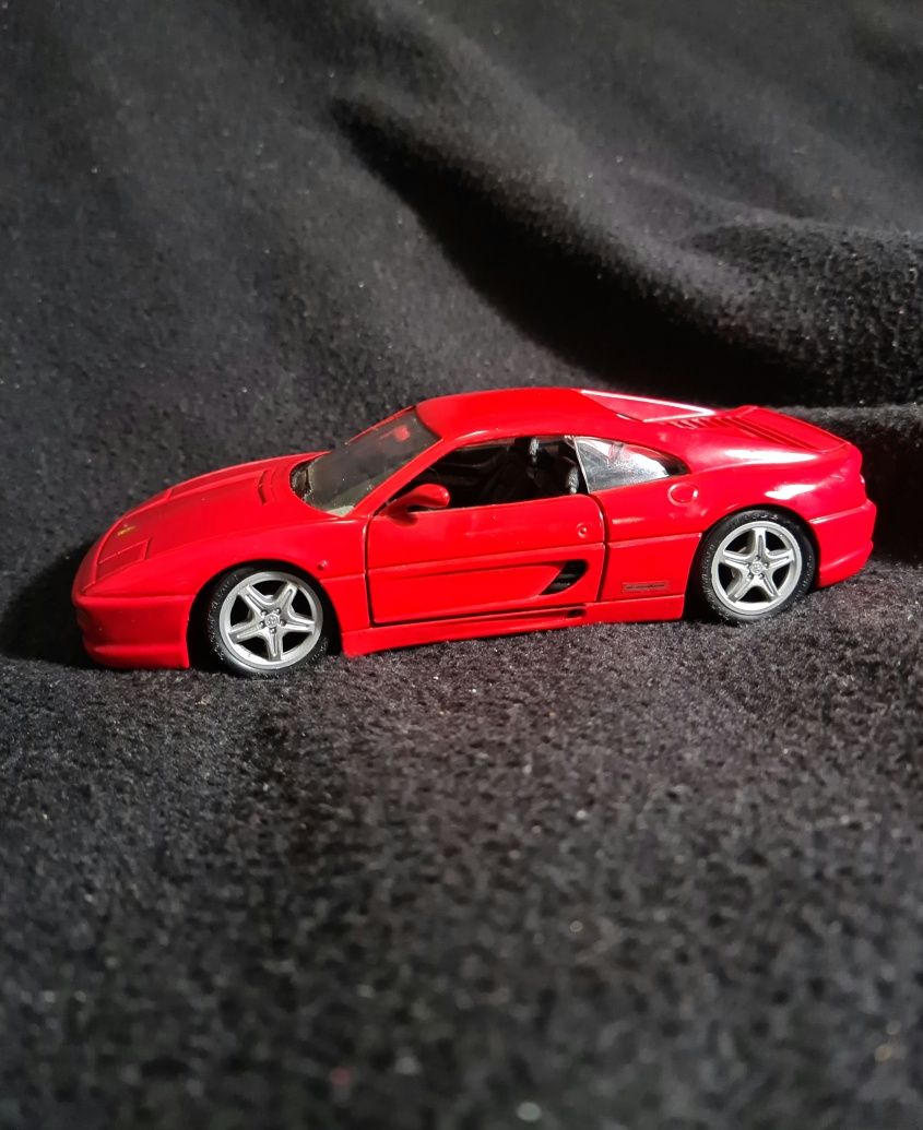 Ferrari F355 Berlinetta - Maisto - 1:24