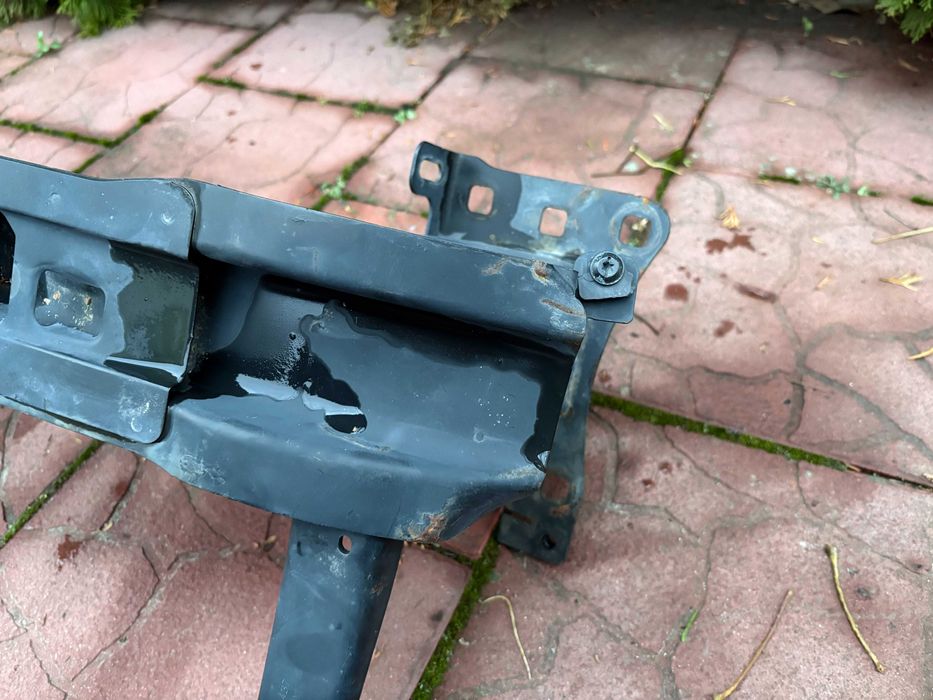 Підсилювач переднього бамперу VW Passat B8 (з кріпленням під радар)