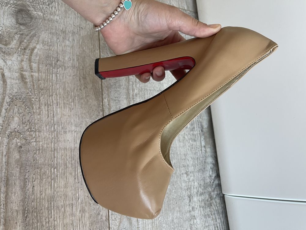 Louboutin 38 - 39 rozmiar