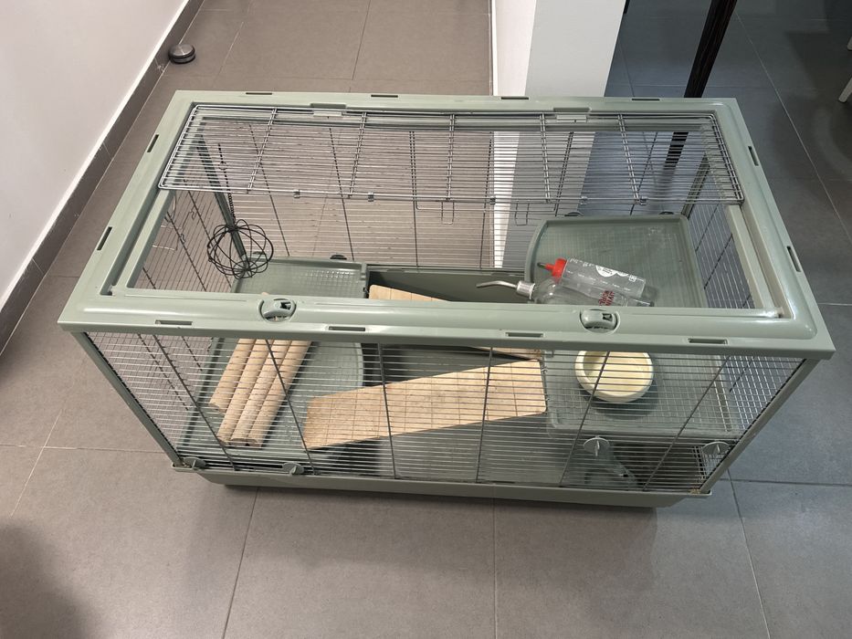 Gaiola grande para roedores com acessorios