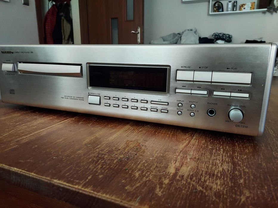 Odtwarzacz CD ONKYO R1 DX-7210