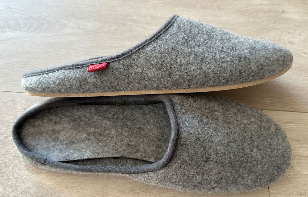 Pantofle damskie filcowe, nowe, podeszwa gumowa, rozmiar 42