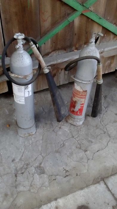 Butle po gaśnicach śniegowych