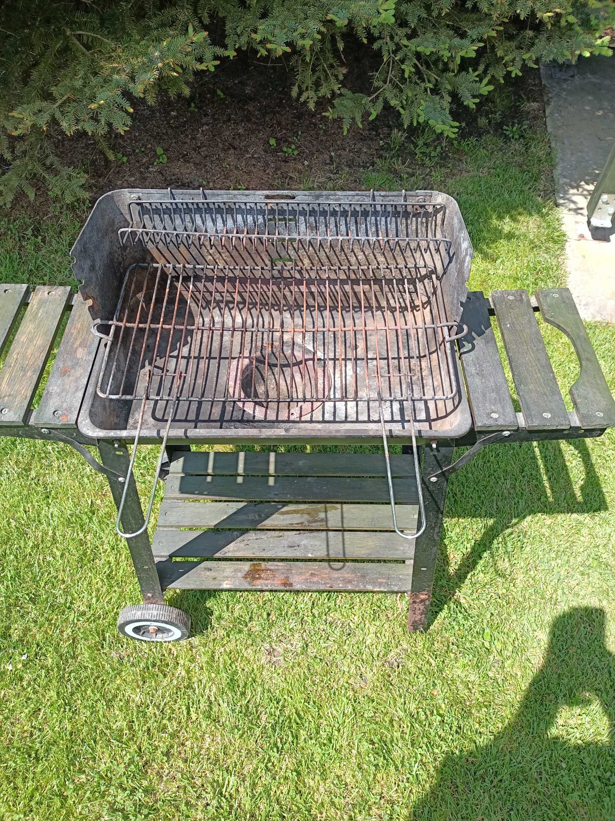 Sprzedam grill na kółkach