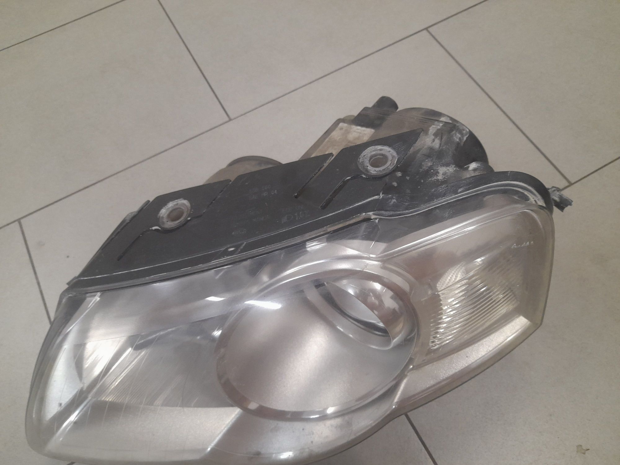 Lampa przednia lewa prawa Passat B6 soczewka