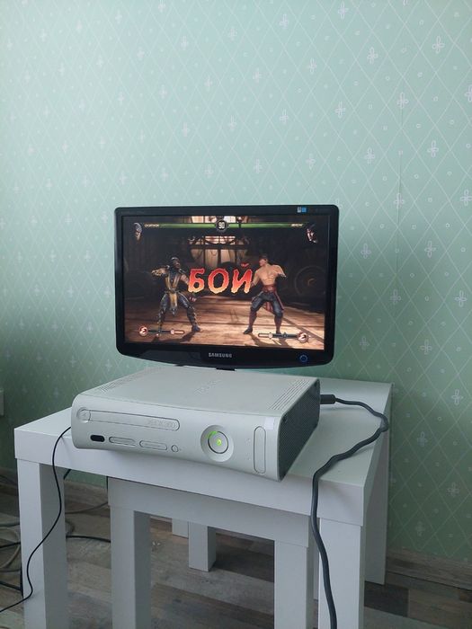 Приставка ікс бокс 360 xbox працююча гарний стан
