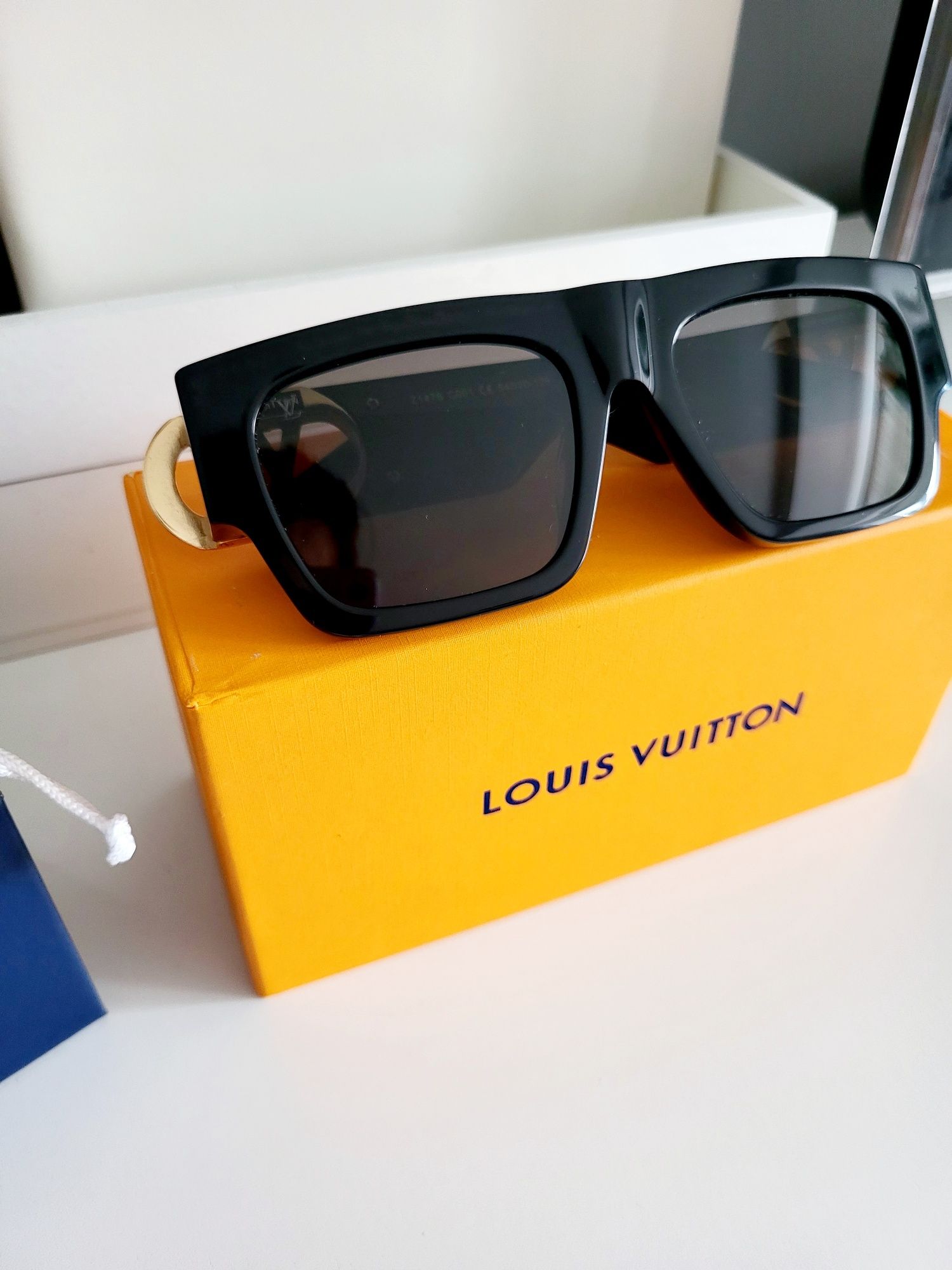 Czarne okulary Louis Vuitton