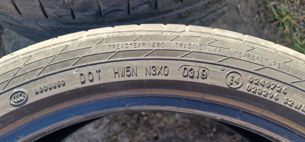 Komplet opon letnich Continental 225/40R18