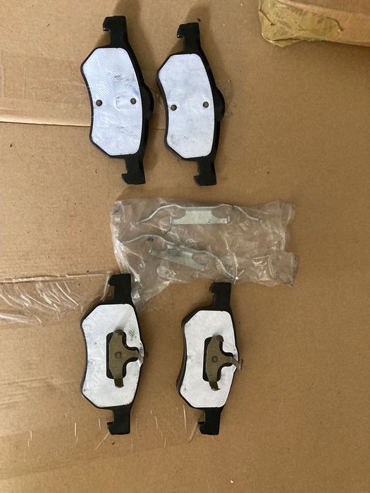 5072216AA Chrysler Grand Voyager Dodge Caravan Колодки гальмівні перед