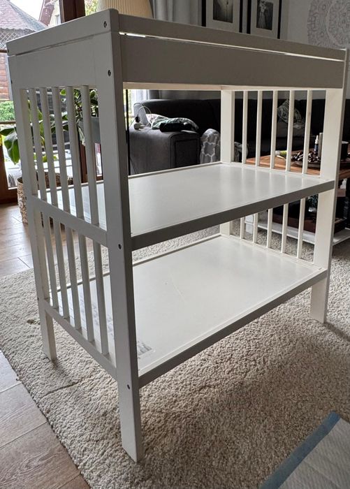 Stół do przewijania, regał Ikea
