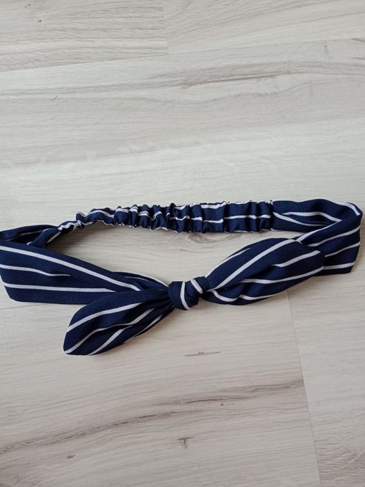 Granatowa materiałowa opaska damska na głowę z kokardką h&m