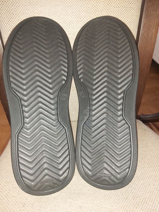 Жіночі шкіряні кросівки 39 розмір