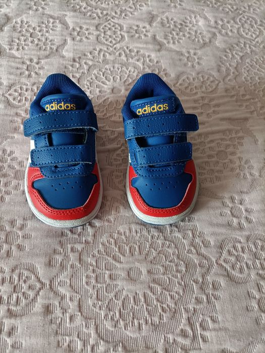 Sapatilhas adidas novas num 19