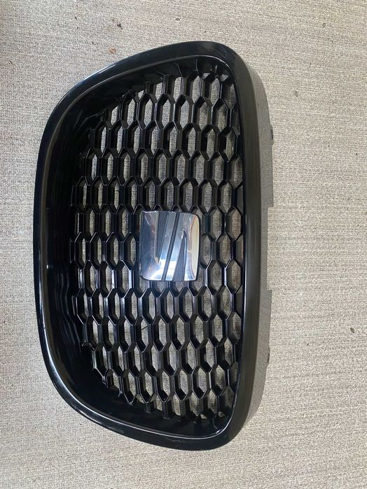 grill/atrapa seat leon II