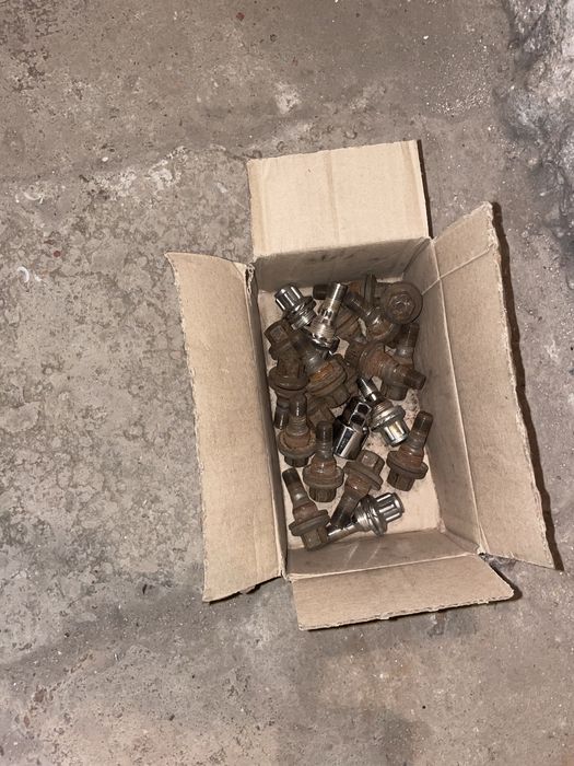 Kola 17 cali z oponami wielosezonowymi Peugeot 407
