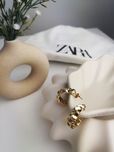 Modne złote kolczyki ZARA minimalistyczne eleganckie z Zary