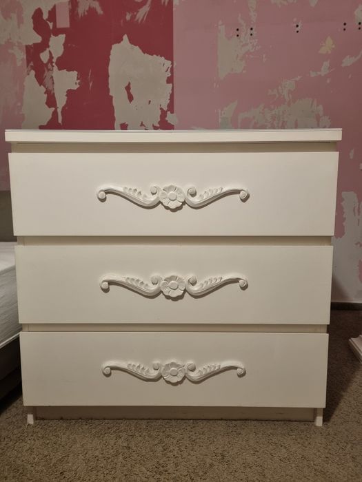 Komoda IKEA Malm ze szklanym blatem