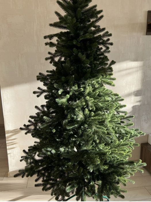 Ялинка штучна лита