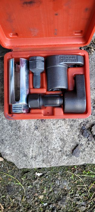 Narzędzie do obsługi układu wydechowego