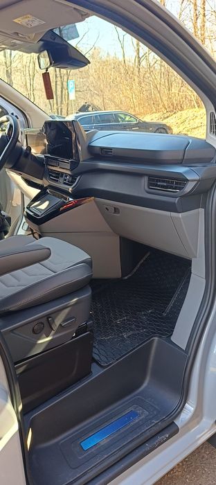 Wynajem 8- osobowego minivana