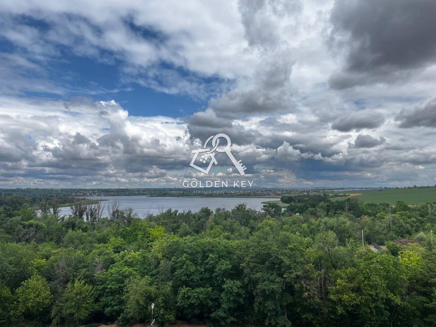 Продаж 4-кімнатної видової квартири на 5-му Зарічному