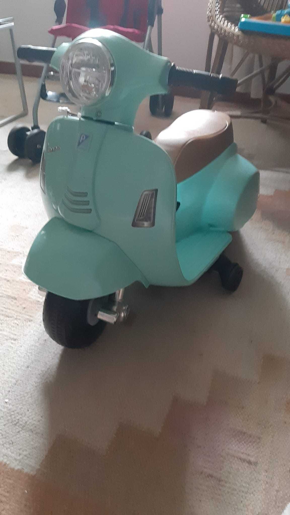 Mota elétrica Vespa criança