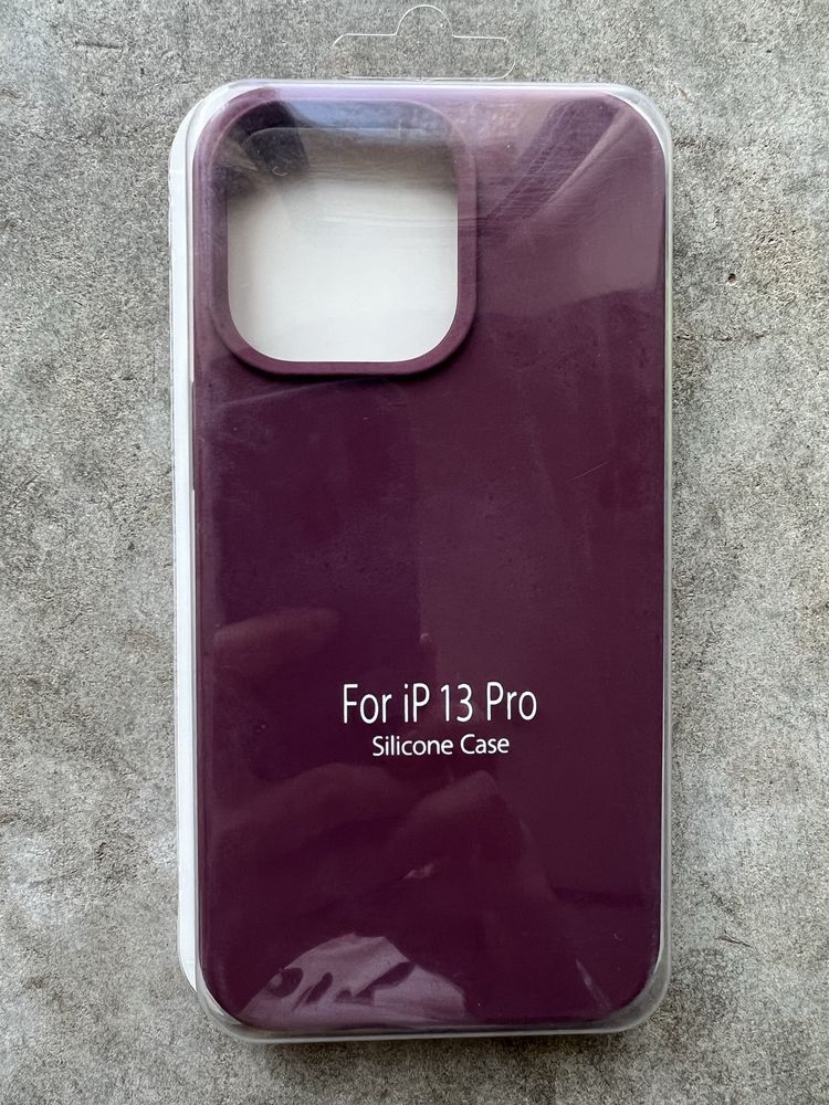 Чехол на iPhone 13 Pro.