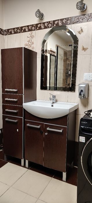 Zestaw mebli łazienkowych plus lustro dozownik do mydła umywalka szafk