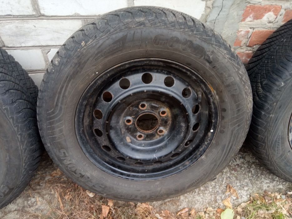 Комплект колес 205/65 r15 5x114,3 kia hyundai Goodyear 4 seasons