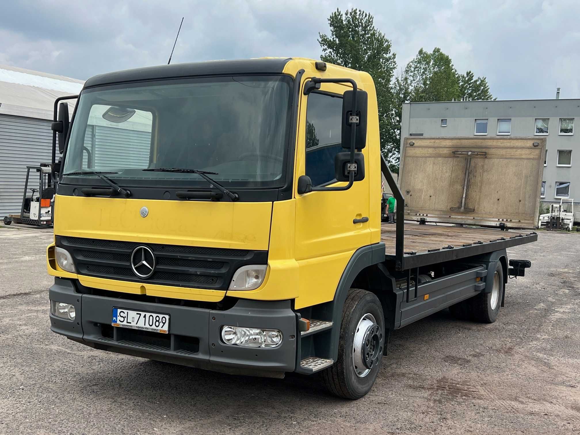 Mercedes Atego 1523 niski przebieg z windą  załadowczą - 1 właściciel