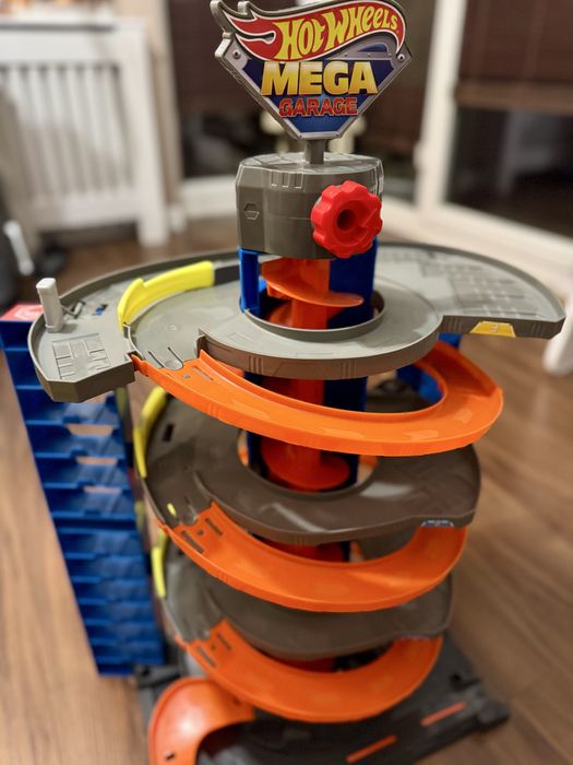 Mega garaż hot wheels tory jak nowy