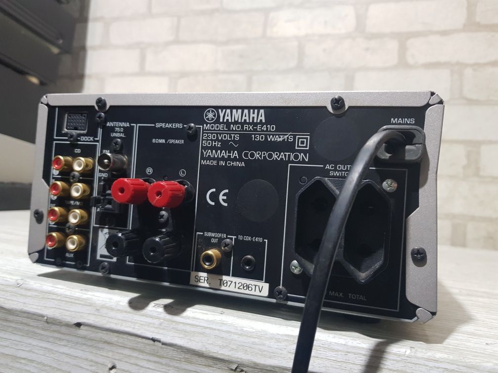 FM/AM  Стерео ресивер/підсилювач Yamaha RX-E410  2x65Вт