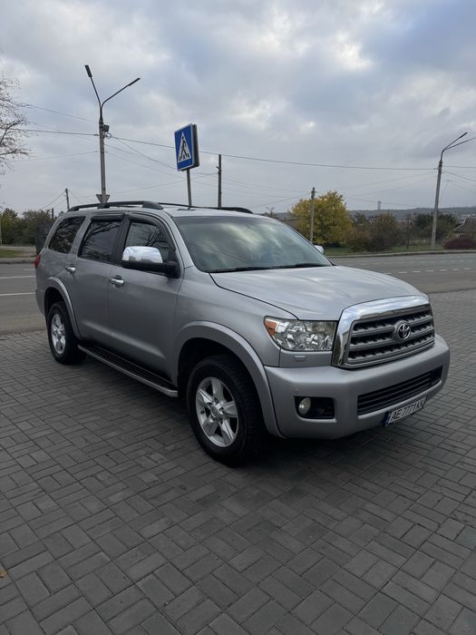 Toyota sequoia platinum