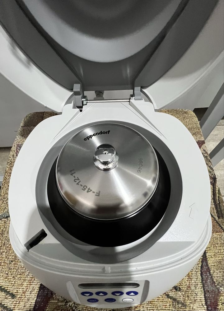 Центрифуга Eppendorf MiniSpin для микропробирок