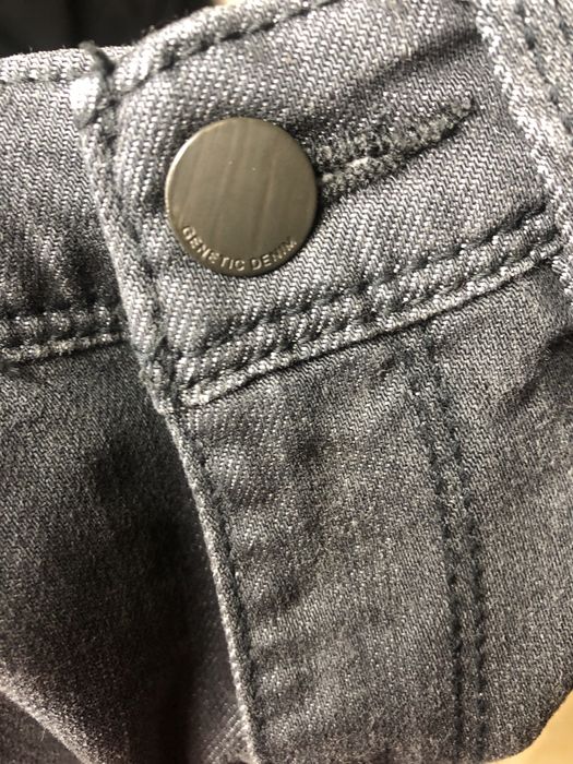 Продам женские  серые джинсы, GENETIC DENIM  оригинал!  клёш . Р. 24