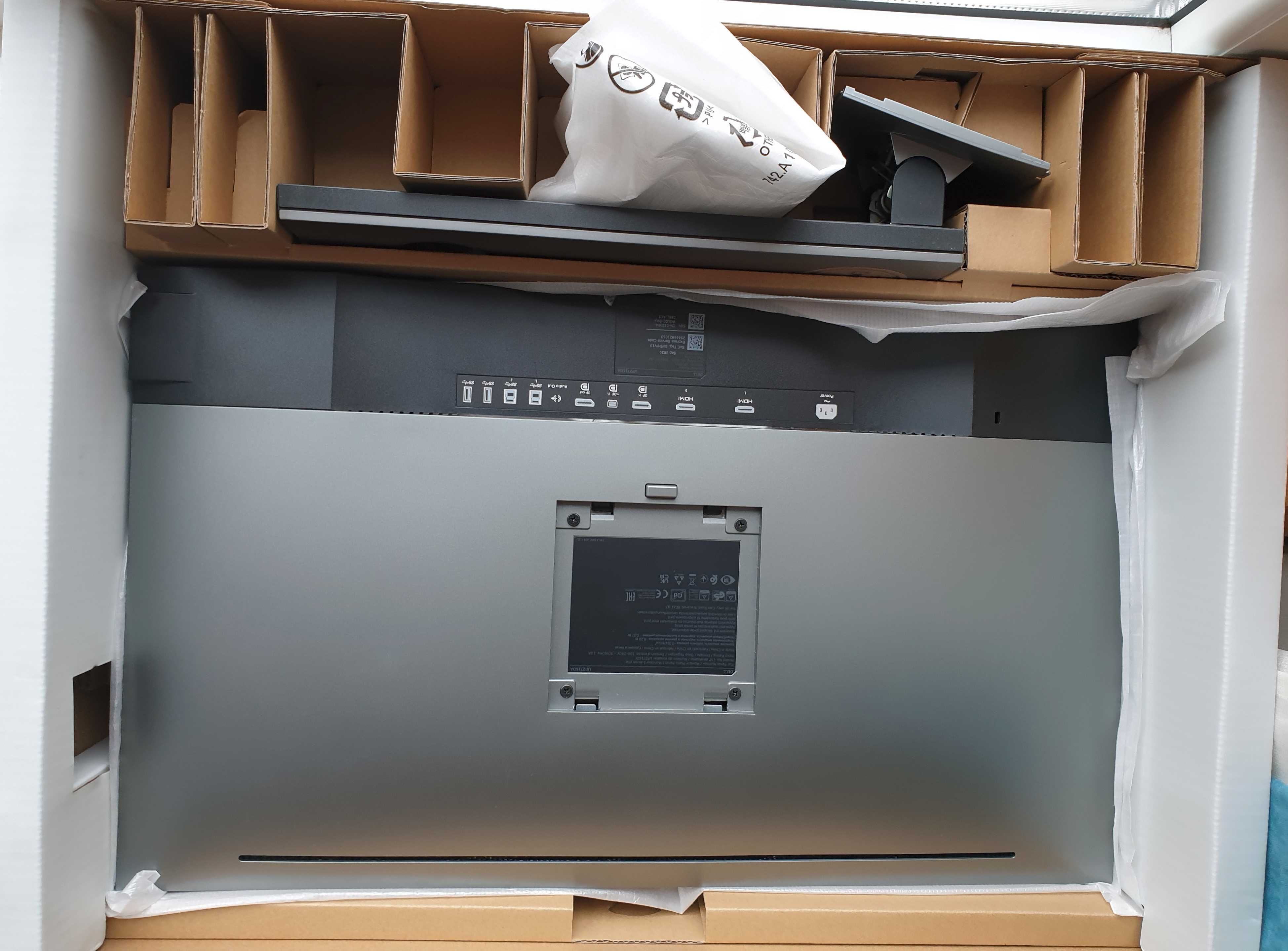 Продам монітор Dell UP2716DA (повна комплектація - стан нового)