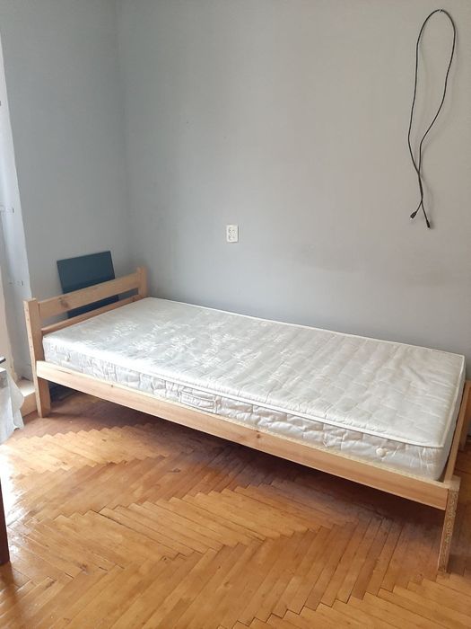 Ліжко з матрацом