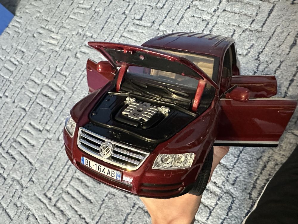 Масштабна моделька Volkswagen 1/18 Burago