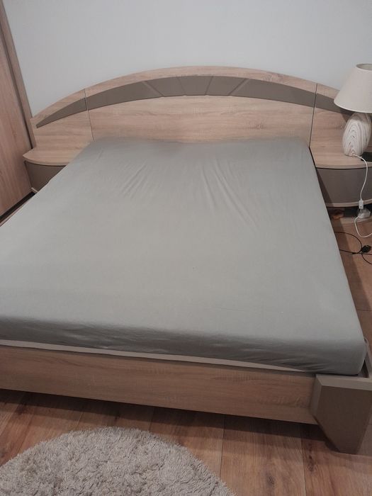 Sprzedam łóżko i komodę