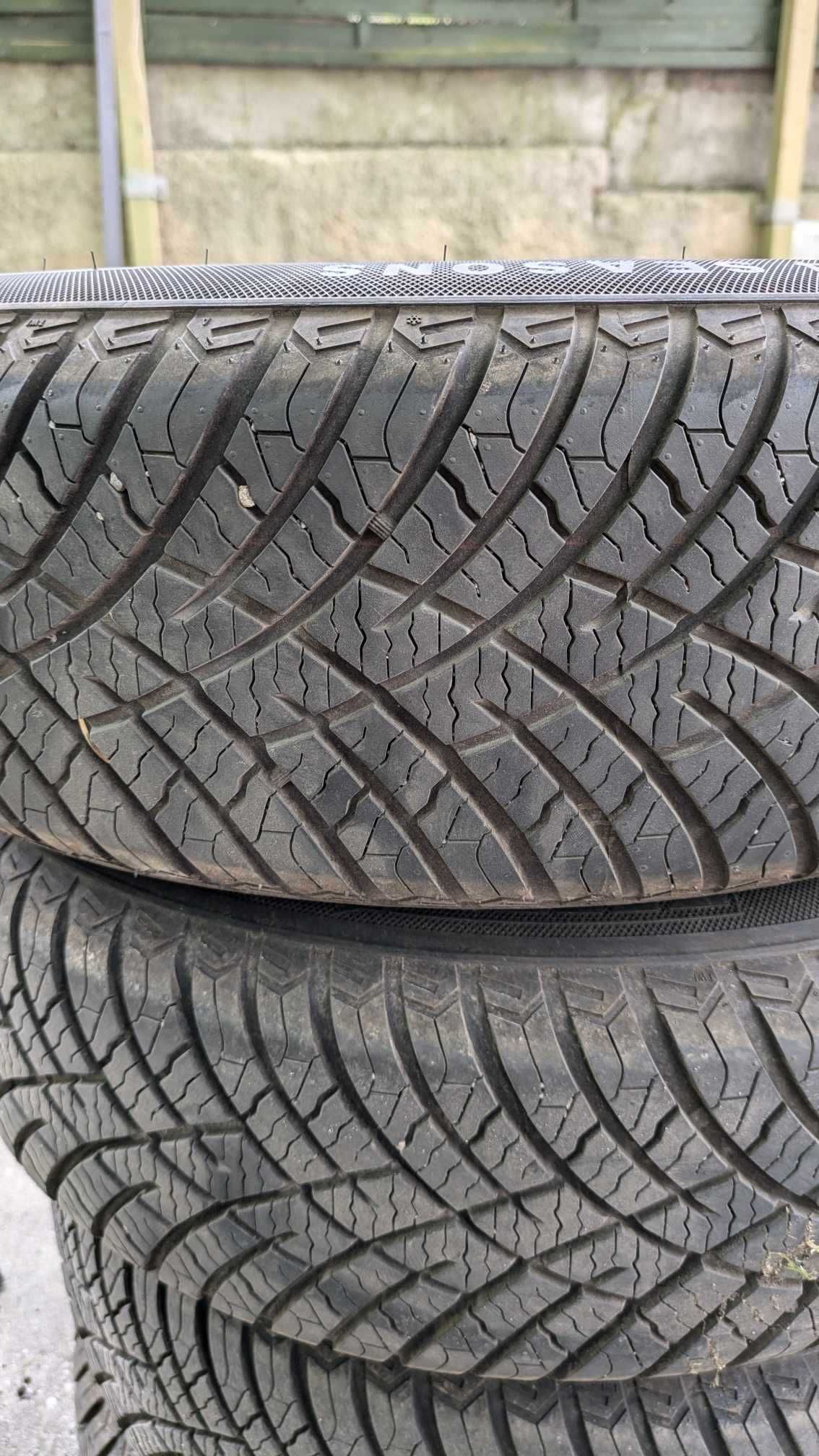 Opony wielosezonowe z felgami R13 175/70 VW Polo 6n
