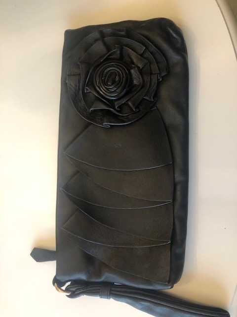 Kopertówka czarna z kwiatem Valentino (prawie nowa)
